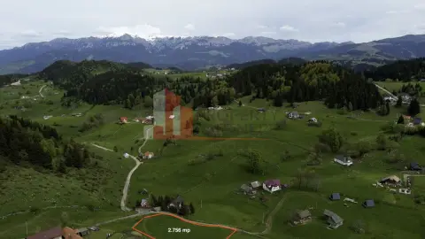 Teren Fundata cu vedere la muntii Bucegi