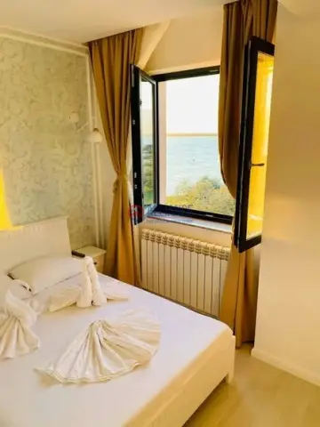 STUDIO CU DORMITOR SEPARAT cu  Vedere SUPERBA la Lac