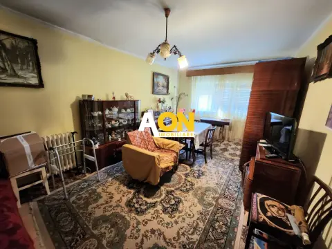 De vanzare apartament 2 camere, parter, zona Cetate