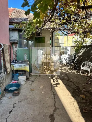 Casă individuală Plopi, 60 mp utili, teren 477 mp, necesită renovare