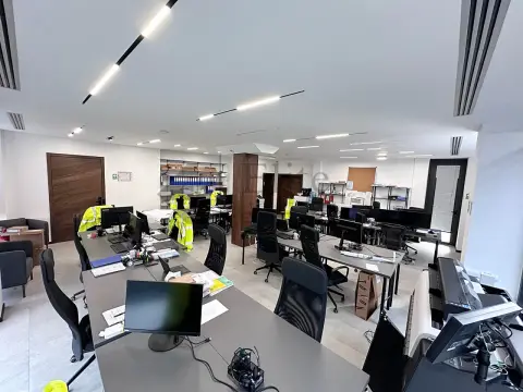 Spatiu de inchiriat I complet mobilat nou