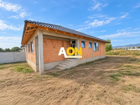 Casa 4 camere cu predare la cheie, 458 mp teren, Partos