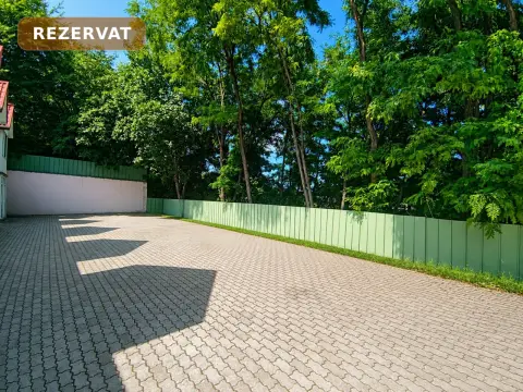 Garsonieră de vânzare, 30 mp, Zona Piața Centrală, curte privată/loc de parcare