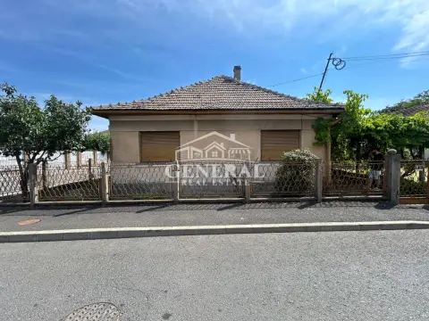 Casa de vanzare in centrul orasului Baia Mare 100m2 casa si 421 teren