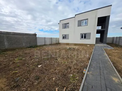 De vanzare Casa / Vila moderna cu 5 camere in zona Metro 346mp