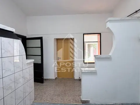 Casa individuala de vanzare pe parter Girocului