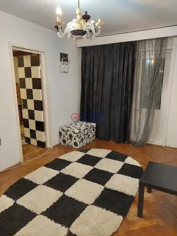 Inchiriez apartament 2 camere termen lung.