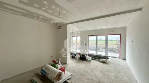 Apartamente de vanzare cu 4 camere si curte, Torontalului Timisoara