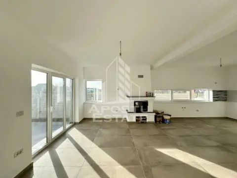 Jumatate de duplex cu 4 camere de vanzare, Becicherecu Mic