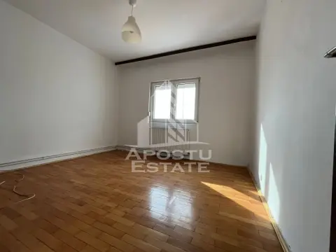 Apartament cu 3 camere, 2 bai, decomandat, centrala proprie, Sagulu