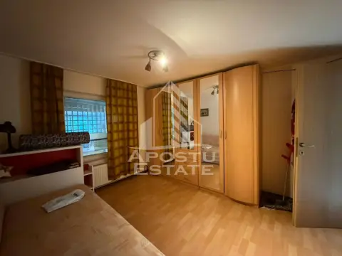 Duplex cu 3 camere, 2 bai, 2 bucatarii, teren 222 mp, zona Elisabetin