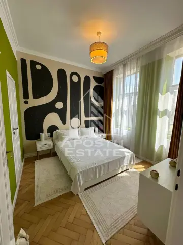 Airbnb ultracentral, in Timișoara, Piața Victoriei cladire restauranta