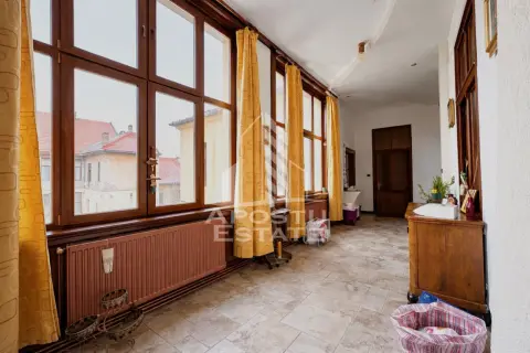 Apartament elegant in palat istoric restaurat, Timisoara Piata Maria