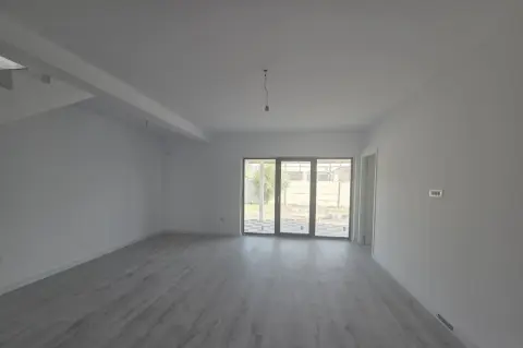 Vila Pe+M-5 camere-Vedere la Padurea Teghes-Domnesti