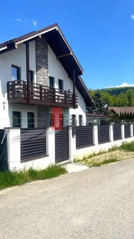 BUȘTENI – CASĂ PASIVA CU VEDERE PANORAMICĂ, INDEPENDENȚĂ ENERGETICĂ