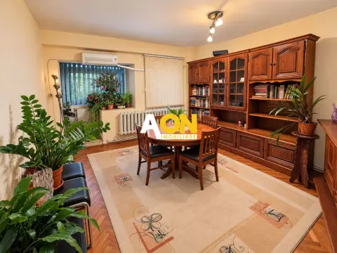 Apartament decomandat, 4 camere, 95 mp utili, boxa de 13 mp, Centru