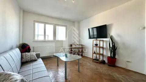 Apartament de vanzare cu 3 camere si boxa, decomandat, zona Dacia