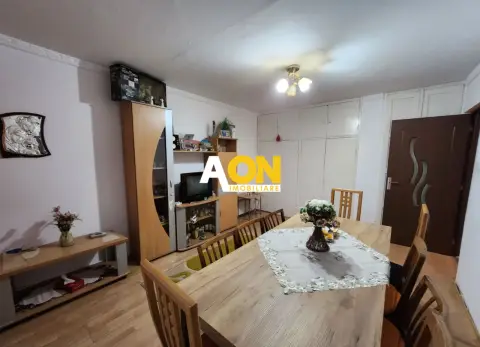 De vanzare apartament 4 camere, parter, sub stadion