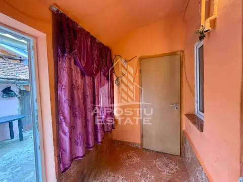 Apartament 2 camere la curte comuna de vanzare, zona Iosefin
