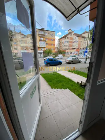 Inchiriere Spatiu Comercial la Bulevard 34 mp. finisat si utilat complet