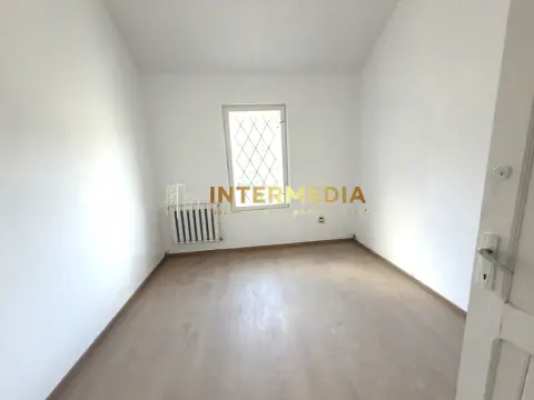 Camera Birou de Inchiriat cu acces si Parcari CENTRU UltraCentral Alba Iulia