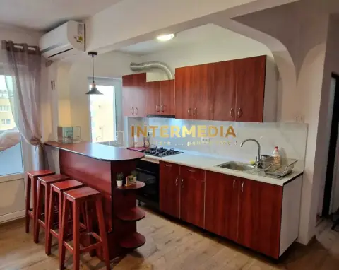 Inchiriez apartament CETATE - 3 camere plus living cu bucatarie