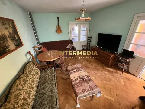 Inchiriere Casa Mobilata 6 Camere CETATE pretabila pentru muncitori