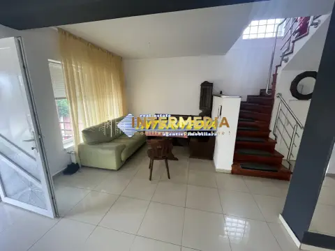 Casa de inchiriat I 4 camere, 2 bai I in Cetate I pretabila firma si muncitori