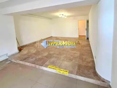 Spatiu comercial 42 mp. de inchiriat Cetate Alba Iulia finisat si contorizat