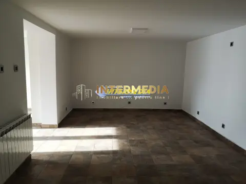Spatiu comercial 40 mp finisat de inchiriat in Cetate