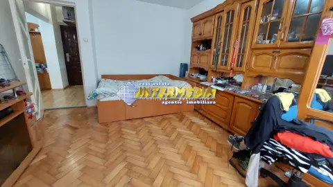 Garsoniera in CETATE mobilata si utilata