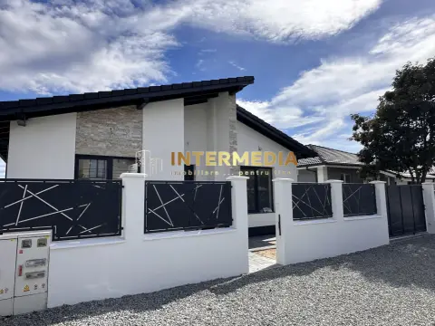 Casa individuala moderna, 4 camere, 102 mp, teren 423 + panouri fotovoltaice
