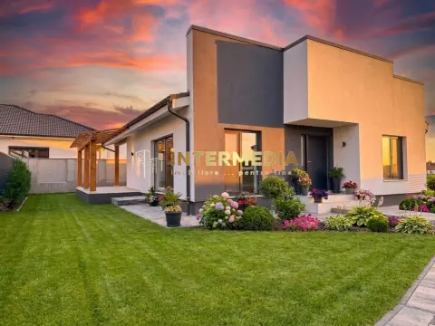 CASA NOUA I 90 MP I FINISATA LA CHEIE I ASFALT I TOATE UTILITATILE I