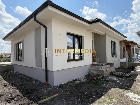 Vanzare Casa Noua 4 camere 2 Bai Terasa S.util 100 mp. Teren 400 mp. Finisata