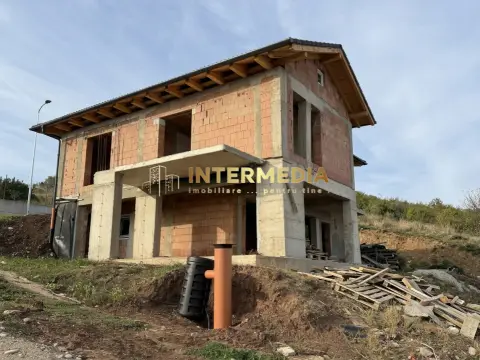 CASĂ LA ROȘU P+1 | CETATE – PIAȚA | TEREN 500 MP |VEDERE PANORAMICA | Bransa