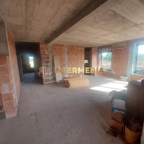 Casa noua cu 4 camere situata in zona Alba Miceti la asfalt cu toate utilitatile