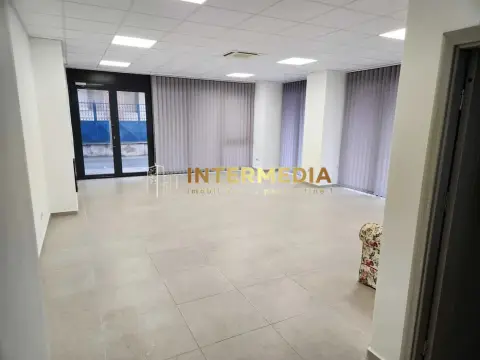 Spatiu Comercial Vanzare P+1 de 167 mp. Utili Finisat Complet Inchiriat CENTRU
