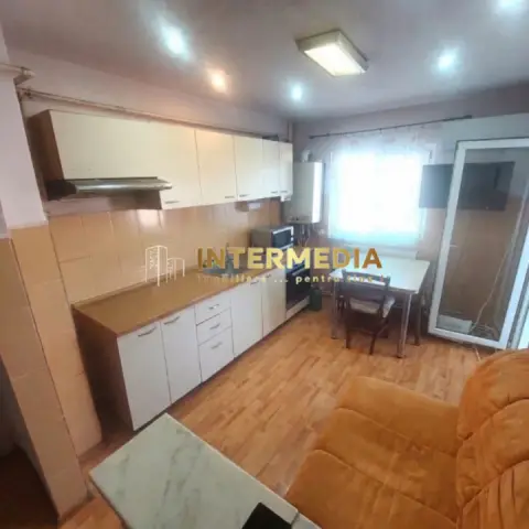 Apartament 2 camere decomandat Cetate