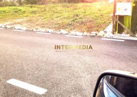 3000 mp Teren Intravilan Cetate la asfalt cu utilitati