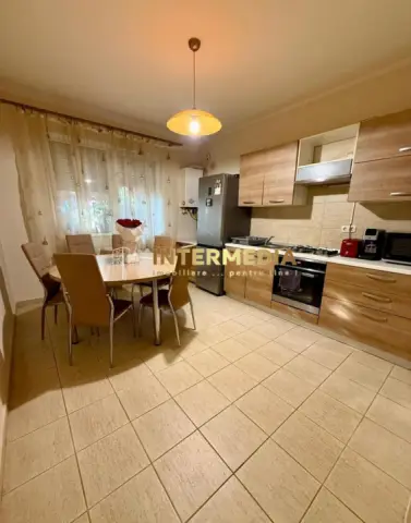 APARTAMENT 2 CAMERE I DE VANZARE I 56 MP I CU CURTE PROPRIE I BLOC NOU I CETATE