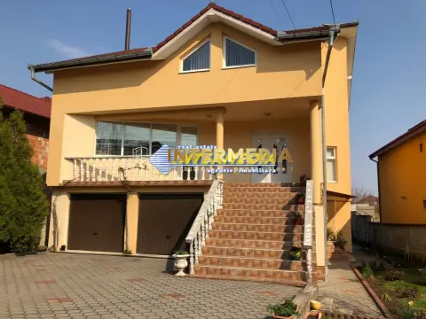 Casa deosebita D+P+E de vanzare CETATE cu 900 mp. teren