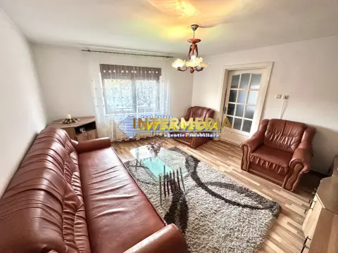 Casa 6 camere 300 mp utili de vanzare Centru cu spatiu comercial teren 400 mp