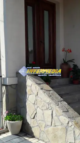 Casa de vanzare renovata complet in Alba Iulia zona Centru 1200 mp Teren