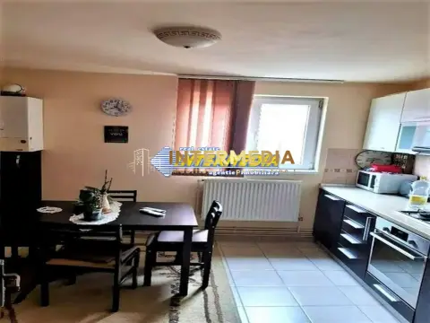 Apartament 3 camere I decomandat I Cetate I balcon I pivnita I zona Mercur I