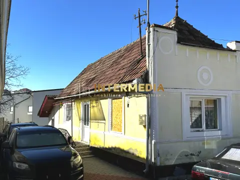 Casa Vanzare Centru Ultracentral 110 mp cu 581 Mp Teren Utilitati Asfalt