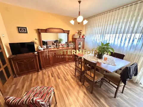 Vanzare Apartament 4 camere modificat in 3 CETATE M-uri vedere Parc 2 bai 2 balc