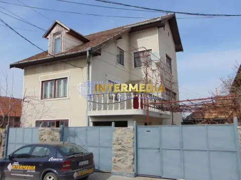 CASA 6 CAMERE I DE VANZARE I CENTRU I PRETABILA CABINETE, GRADINITA , BIROURI I
