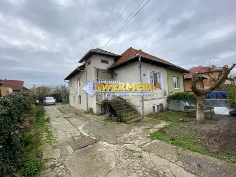 Vanzare Casa 5 camere Nefinisata cu 930 mp teren strada asfaltata CETATE