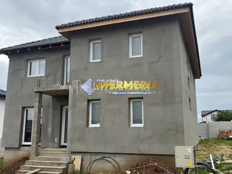 Casa noua de vanzare in Alba Iulia cu 4 camere semifinisata cu apa gaz curent