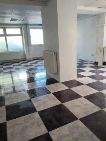 Vând spațiu commercial 81 mp ,zona Iosia . Pret 89 000 euro